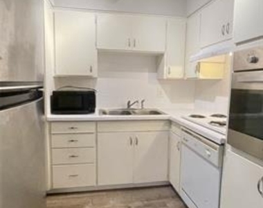 3215 Douglas Avenue - Photo Thumbnail 10