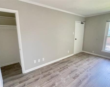 3215 Douglas Avenue - Photo Thumbnail 3