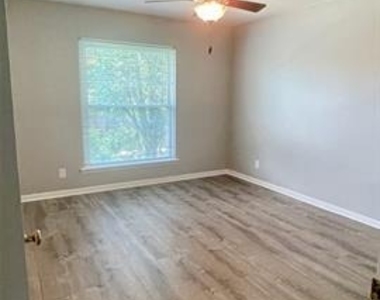 3215 Douglas Avenue - Photo Thumbnail 15