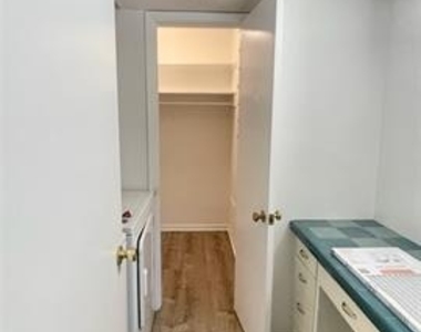 3215 Douglas Avenue - Photo Thumbnail 17