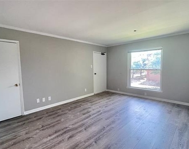 3215 Douglas Avenue - Photo Thumbnail 2