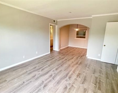 3215 Douglas Avenue - Photo Thumbnail 5
