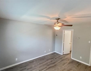 3215 Douglas Avenue - Photo Thumbnail 13