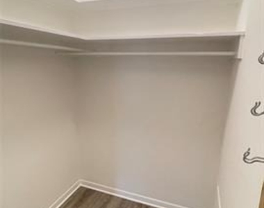 3215 Douglas Avenue - Photo Thumbnail 20