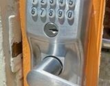 3215 Douglas Avenue - Photo Thumbnail 31