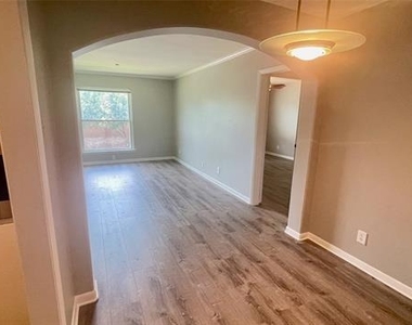 3215 Douglas Avenue - Photo Thumbnail 7