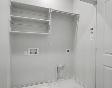 6032 Silverado Trail - Photo Thumbnail 26