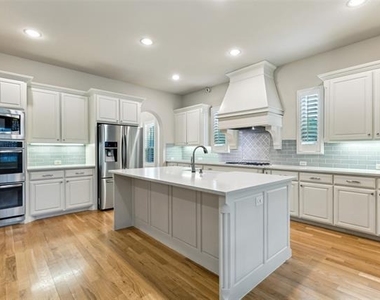 13714 Countrybrook Drive - Photo Thumbnail 7
