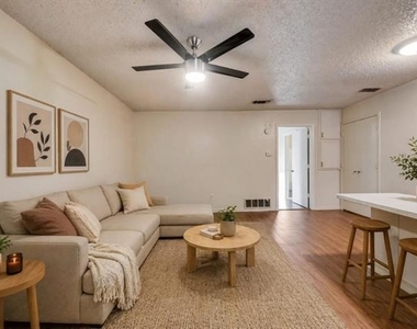 619 Race Street - Photo Thumbnail 3