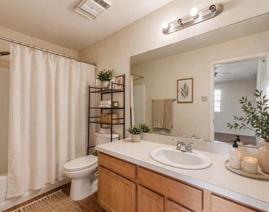 619 Race Street - Photo Thumbnail 16
