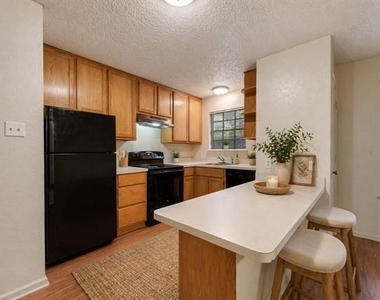 619 Race Street - Photo Thumbnail 8