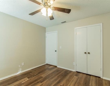 213 Melinda Drive - Photo Thumbnail 17