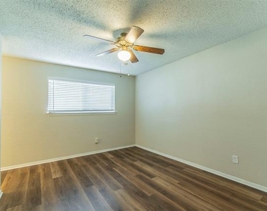 213 Melinda Drive - Photo Thumbnail 13