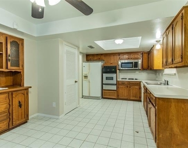 213 Melinda Drive - Photo Thumbnail 6