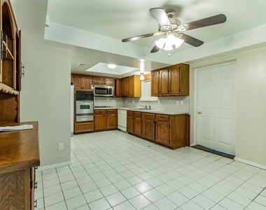 213 Melinda Drive - Photo Thumbnail 8