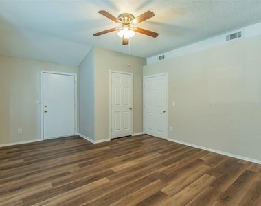 213 Melinda Drive - Photo Thumbnail 21