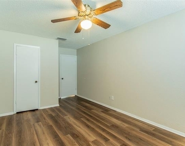 213 Melinda Drive - Photo Thumbnail 15