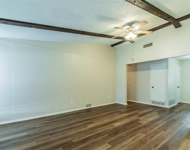 213 Melinda Drive - Photo Thumbnail 11