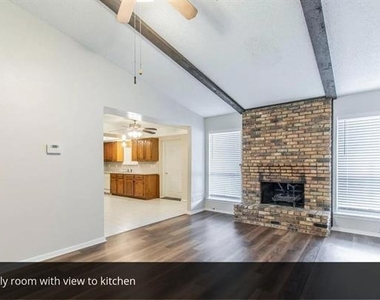 213 Melinda Drive - Photo Thumbnail 3