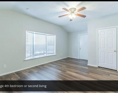 213 Melinda Drive - Photo Thumbnail 12