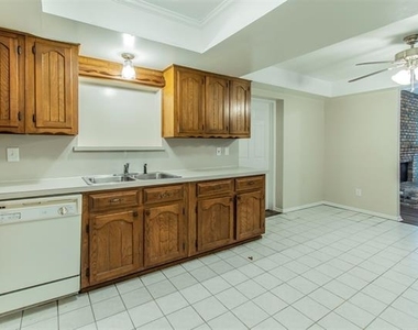 213 Melinda Drive - Photo Thumbnail 7