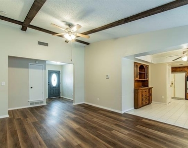 213 Melinda Drive - Photo Thumbnail 5