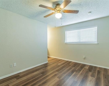 213 Melinda Drive - Photo Thumbnail 14