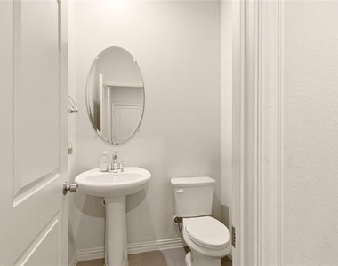 1212 Blue Ridge Place - Photo Thumbnail 15