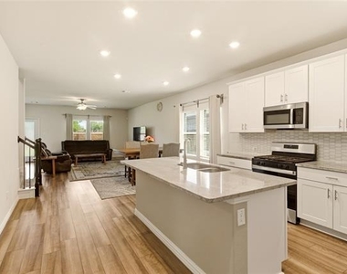 1212 Blue Ridge Place - Photo Thumbnail 6