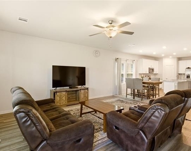 1212 Blue Ridge Place - Photo Thumbnail 2