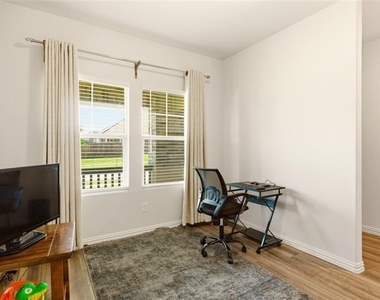 1212 Blue Ridge Place - Photo Thumbnail 14