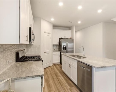 1212 Blue Ridge Place - Photo Thumbnail 7