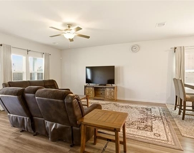 1212 Blue Ridge Place - Photo Thumbnail 9