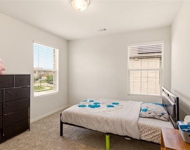 1212 Blue Ridge Place - Photo Thumbnail 16