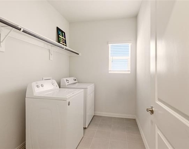 1212 Blue Ridge Place - Photo Thumbnail 13