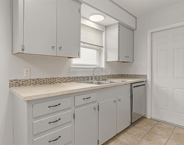 1912 15th Street - Photo Thumbnail 13