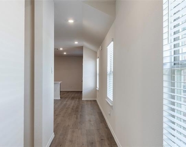 2008 Bailer Way - Photo Thumbnail 3