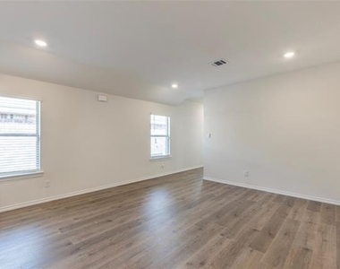 2008 Bailer Way - Photo Thumbnail 7