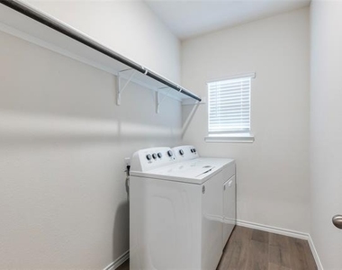 2008 Bailer Way - Photo Thumbnail 4