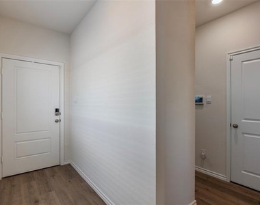 2008 Bailer Way - Photo Thumbnail 2