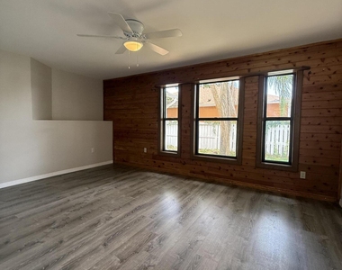 1626 Sw Buffum Lane - Photo Thumbnail 12