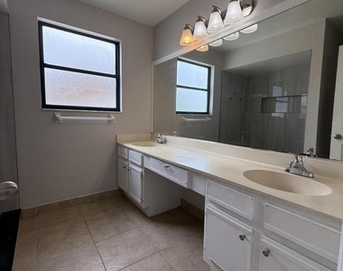 1626 Sw Buffum Lane - Photo Thumbnail 6