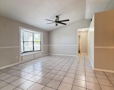 1626 Sw Buffum Lane - Photo Thumbnail 2