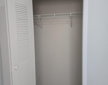 581 Ne 34th Court - Photo Thumbnail 4