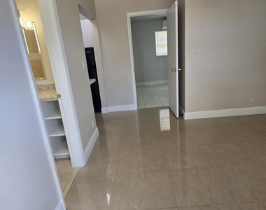 581 Ne 34th Court - Photo Thumbnail 9