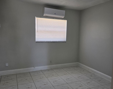 581 Ne 34th Court - Photo Thumbnail 5