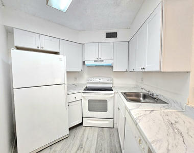 213 Lake Pointe Drive - Photo Thumbnail 4