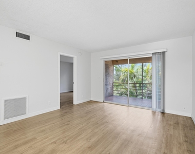 1400 Ne 57th Street - Photo Thumbnail 6