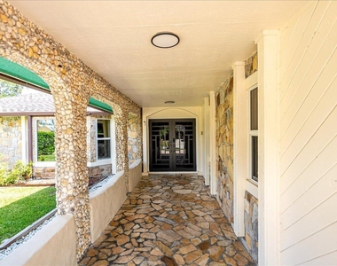 1326 Sw Bartell Avenue - Photo Thumbnail 6