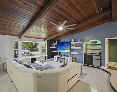 1326 Sw Bartell Avenue - Photo Thumbnail 8